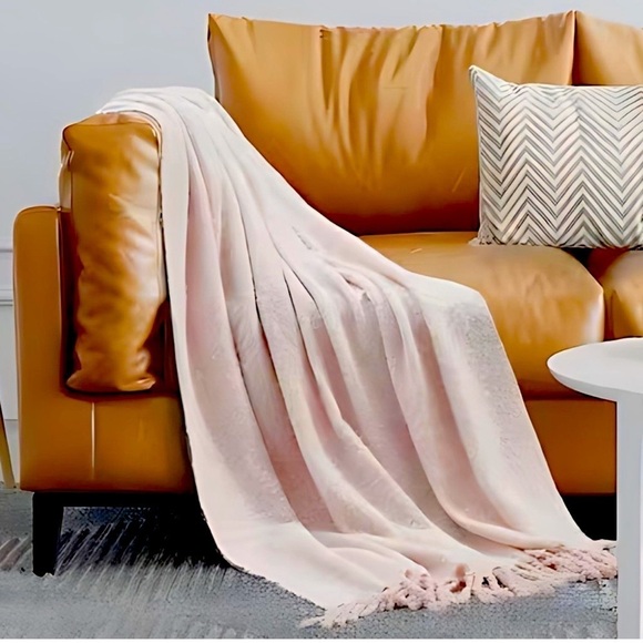 SHIRALEAH • Fab Throw Blanket Blush Pink - Picture 3 of 3